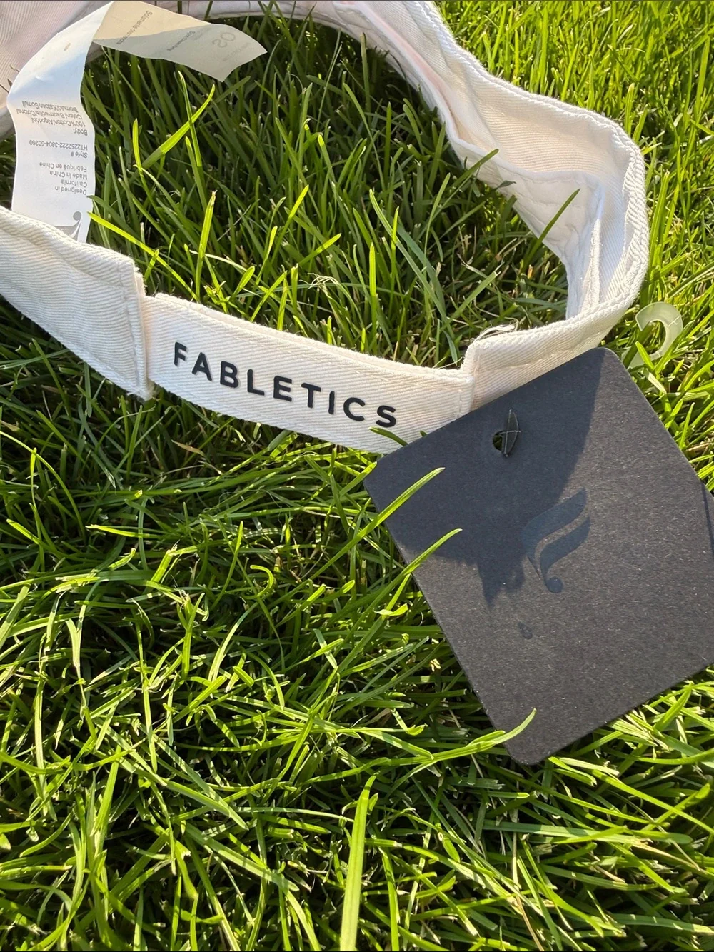 White Fabletics Visor - Picture 3 of 3